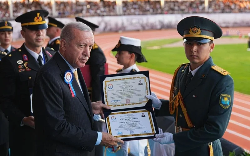 Түркия Президенті Қазақстан Республикасының ІІМ Ұлттық ұлан офицеріне диплом табыстады