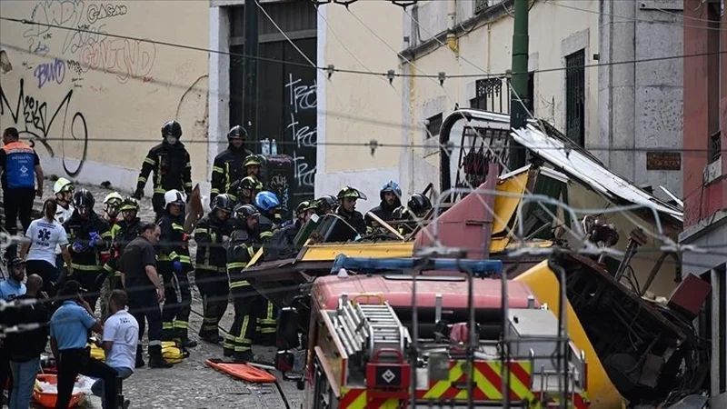 Португалия объявила траур по жертвам крушения фуникулера