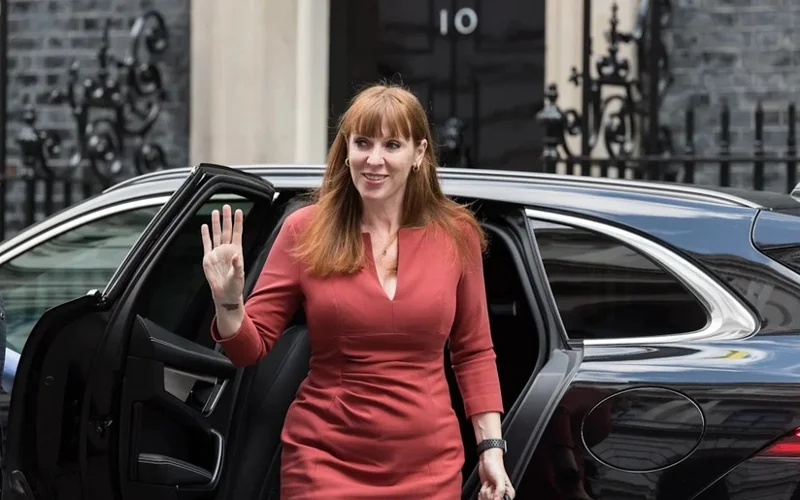 Вице-премьер Великобритании ушла в отставку на фоне скандала