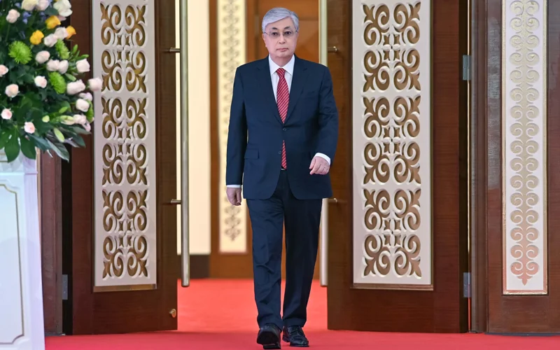 Президент жүріп келеді