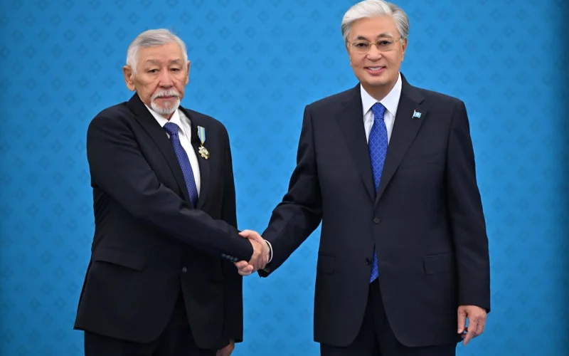 Президент вручил госнаграды казахстанцам за вклад в развитие нефтегазовой отрасли