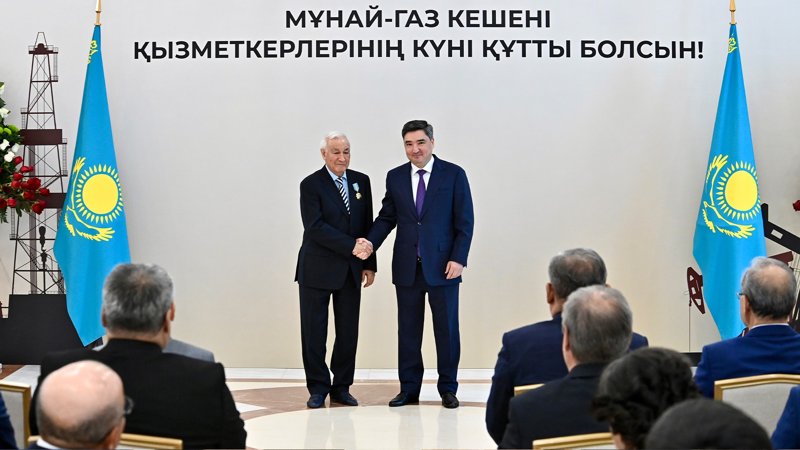 Munaı-gaz salasy qyzmetkerlerine memlekettik nagradalar tabys etildi