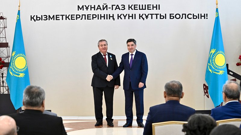 Munaı-gaz salasy qyzmetkerlerine memlekettik nagradalar tabys etildi
