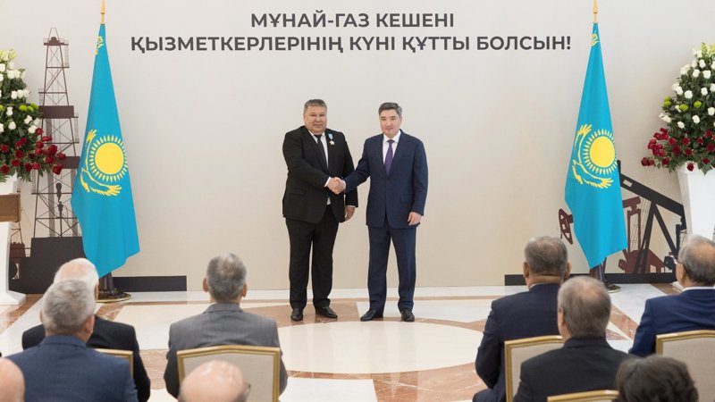 Munaı-gaz salasy qyzmetkerlerine memlekettik nagradalar tabys etildi