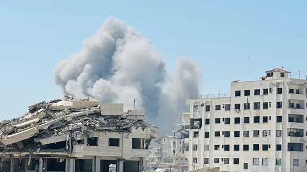 Израиль разрушил высотное здание в городе Газа