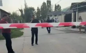 Талғардағы қанды оқиға: бейтаныс адам ер азаматты атып, баланы алып кетті