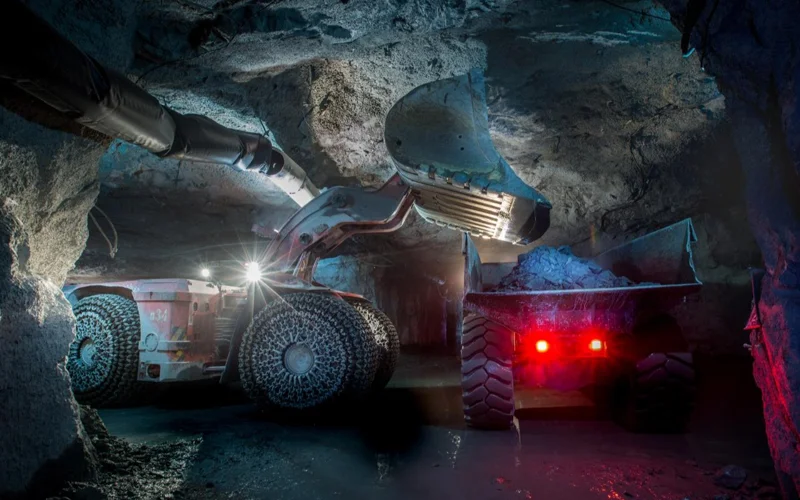 Импровизацияланған заттармен жұдырықтасу