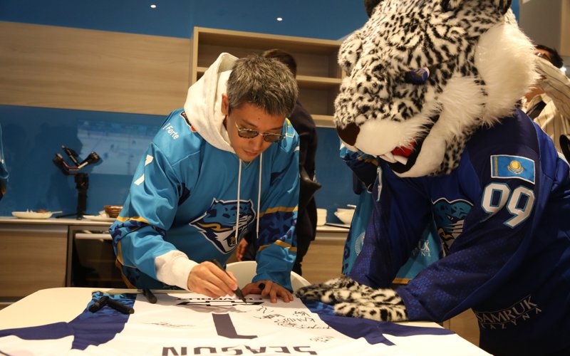 Участники Silk Way Star посетили матч «Барыс» – «Трактор» Участники Silk Way Star посетили матч «Барыс» – «Трактор»