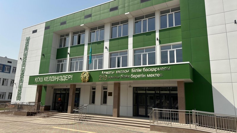 Школы, детсады и поликлиники: акимат проверил строящиеся соцобъекты в одном из районов Алматы  р