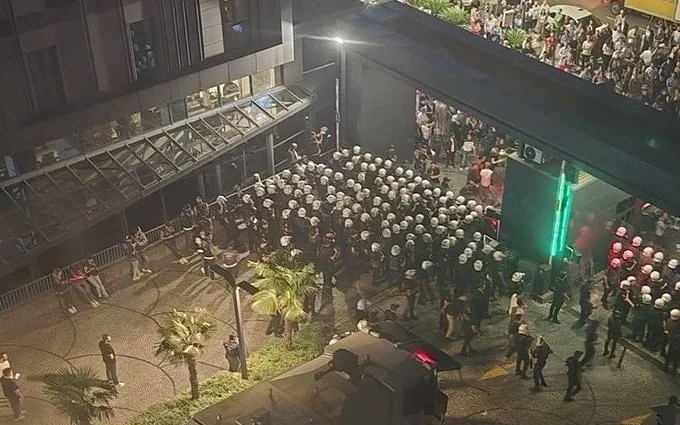 Стамбул охватили массовые акции протеста