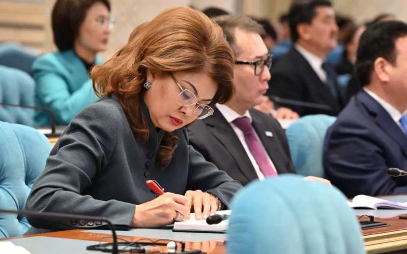Mádenıet qaıratkerleri jańa zamannyń talabyna beıimdelip jumys isteýi kerek — Prezıdent