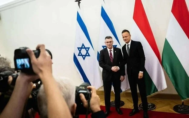 Izraıl Tramptyń Gazadaǵy atysty toqtatý týraly bastamasymen kelisetinin málimdedi