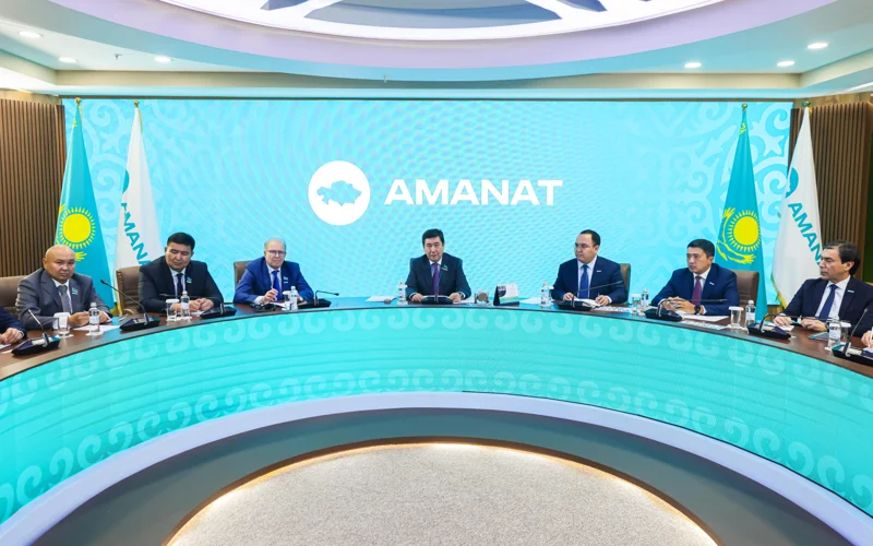«AMANAT»-ta Prezıdent Joldaýyn júzege asyrý boıynsha keńeıtilgen otyrys ótti