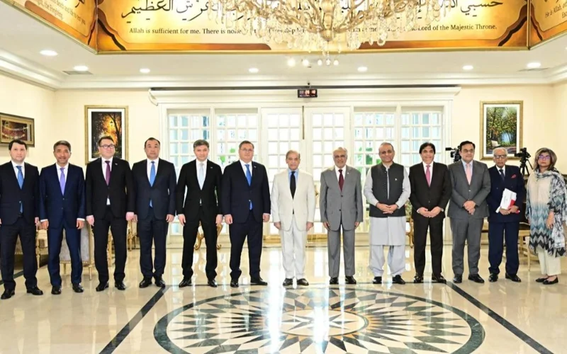 Мурат Нуртлеу провёл встречу с Премьер-министром Исламской Республики Пакистан Шахбазом Шарифом.