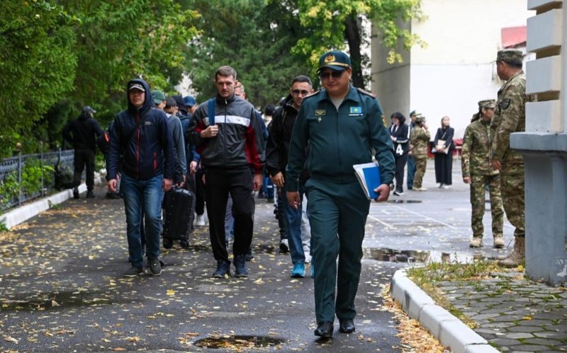 Учителя, предприниматели, госслужащие: 90 военнообязанных призвали на воинские сборы в Астане