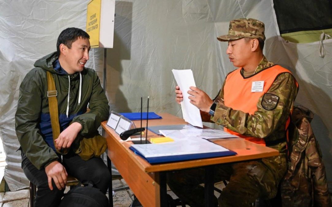 Анастасия Смирнов қызметкерімен жыныстық қатынасқа түскен.