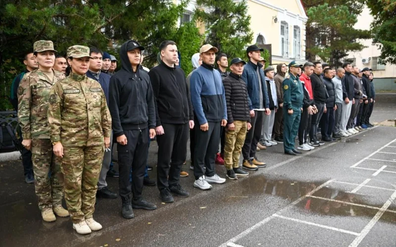 Учителя, предприниматели, госслужащие: 90 военнообязанных призвали на воинские сборы в Астане