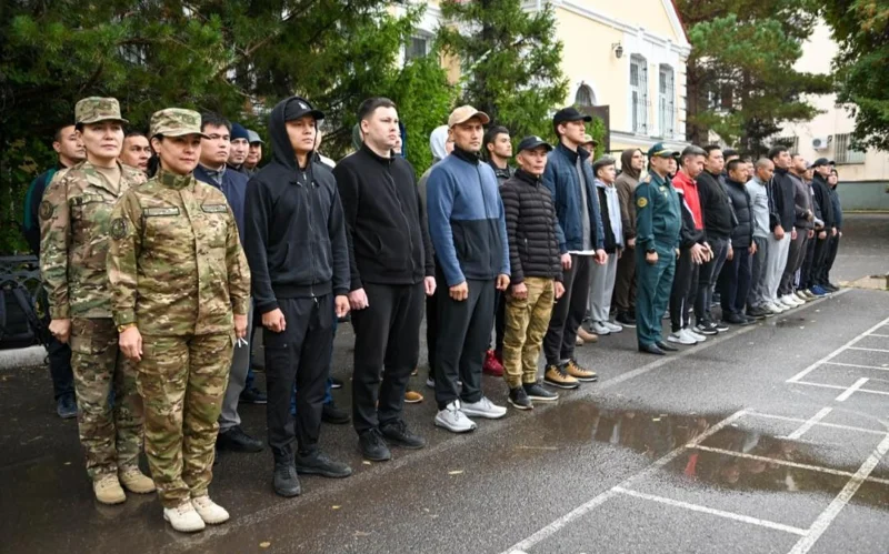 Педагогтер, кәсіпкерлер, мемлекеттік қызметшілер: Астанада 90 әскери міндетті әскери жиынға шақырылды 