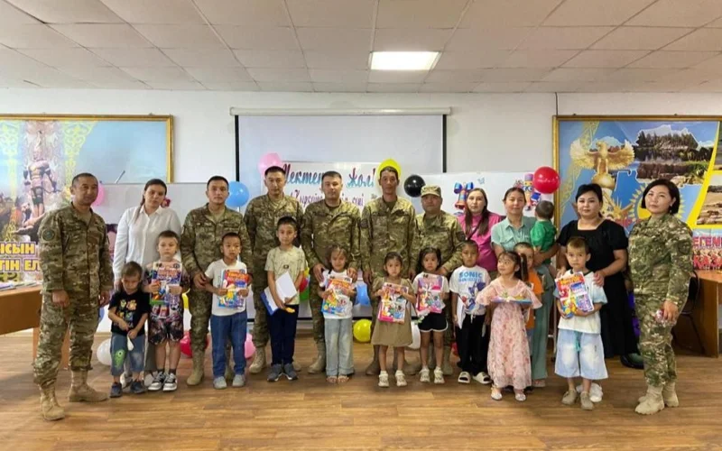 «Дорога в школу»: 1700 детей военнослужащих получили помощь