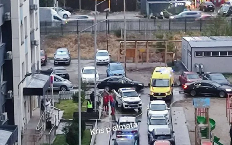20-летний парень выпал с многоэтажки в Алматинской области 