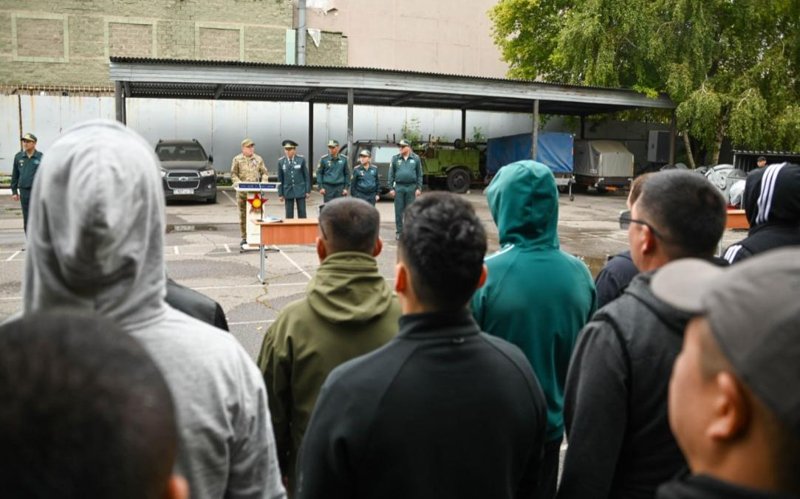 Учителя, предприниматели, госслужащие: 90 военнообязанных призвали на воинские сборы в Астане