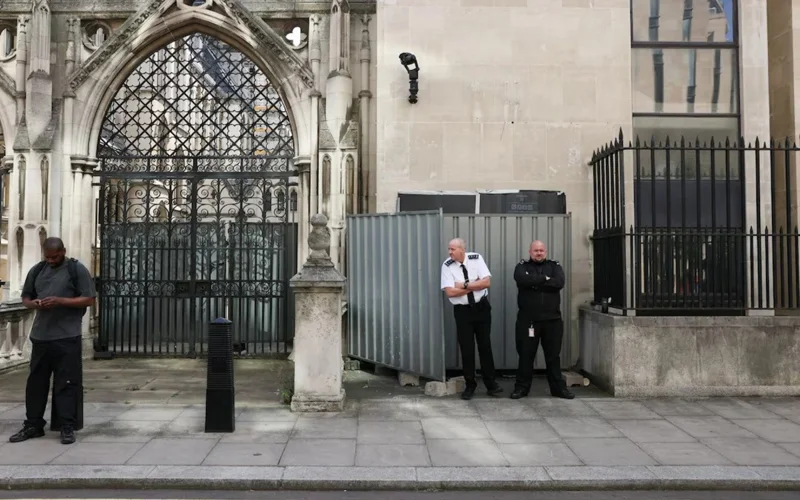 Бэнкси рискует потерять анонимность, а за новое граффити ему грозит тюрьма