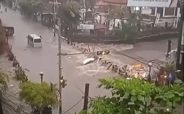 Дожди вызвали наводнения на Бали: есть погибшие