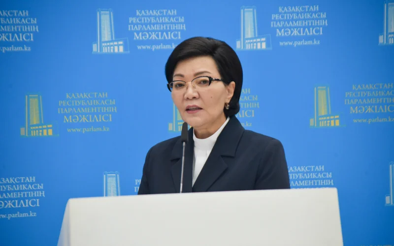 Qatardaǵy Qazaqstan azamattary negizinen qaı salalarda jumys istep júr 