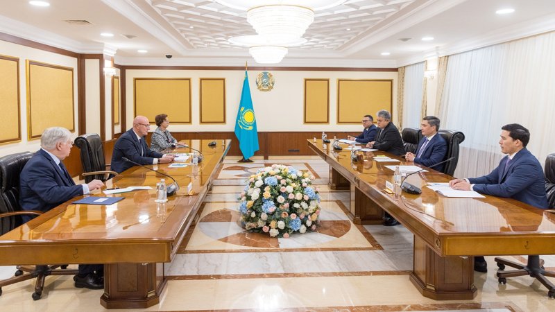 Олжас Бектенов встретился с вице-премьером России