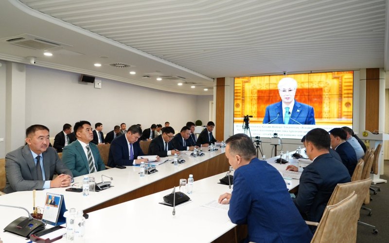 Tsıfrlyq tehnologııalar men agrosektorǵa basymdyq: Túrkistanda keńeıtilgen jıyn ótti