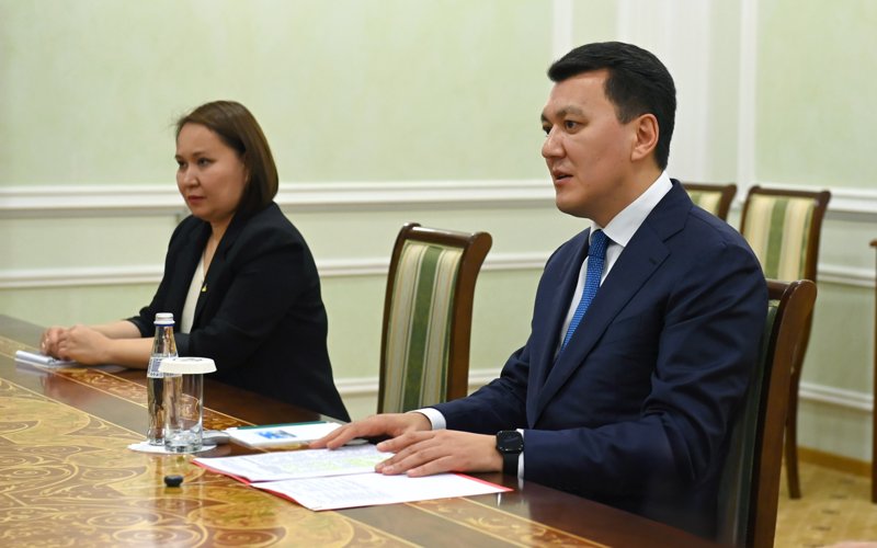 Ерлан Карин встретился с руководителями фракций Мажилиса Парламента