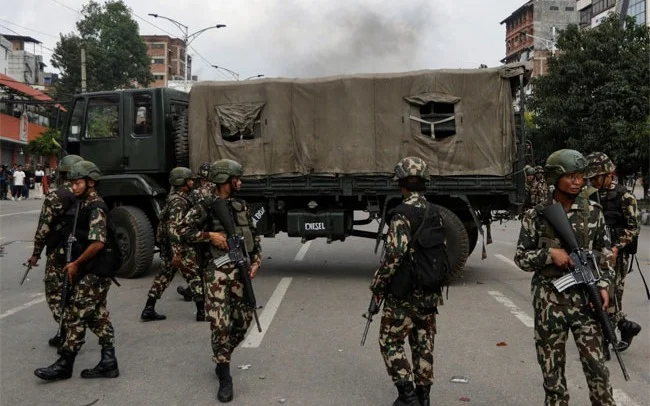 Военные патрулируют Непал после двух дней беспорядков