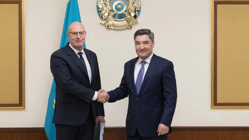 Oljas Bektenov RF Úkimeti Tóraǵasynyń orynbasary Dmıtrıı Chernyshenkomen kezdesti