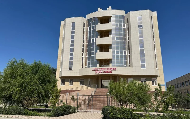 Почему были закрыты школы Qazbilim в Атырау и Актау