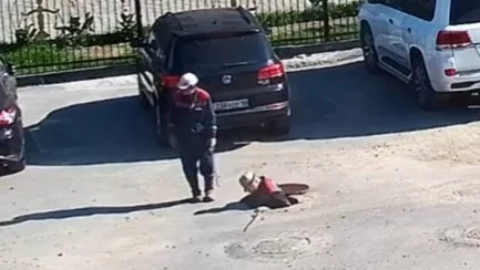 Semeıde káriz qudyǵyna túsken eki jumysshy esinen tanyp qalǵan