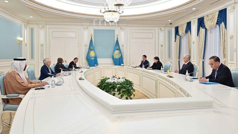 Президент встретился с участниками Международного форума конституционного правосудия 