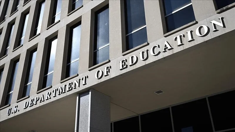 АҚШ билігі аз ұлт өкілдерінен шыққан студенттерге арналған қаржыландыруды тоқтатты