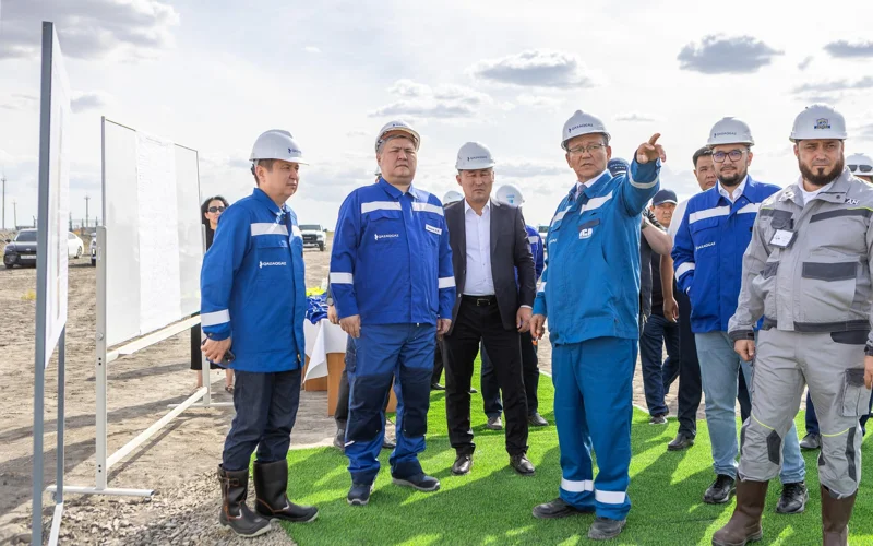 Глава QazaqGaz ознакомился с ходом строительства АГРС в Атырау