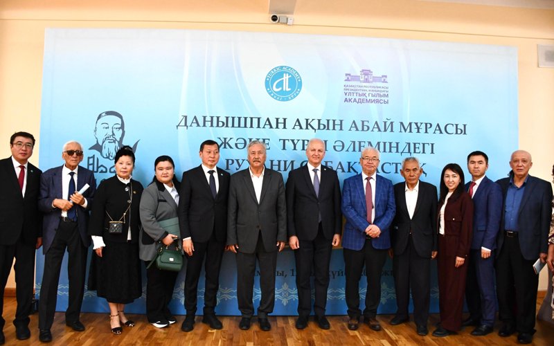 Абайдың «Қара сөздері» ортақ түркі әліпбиінде жарық көрді 