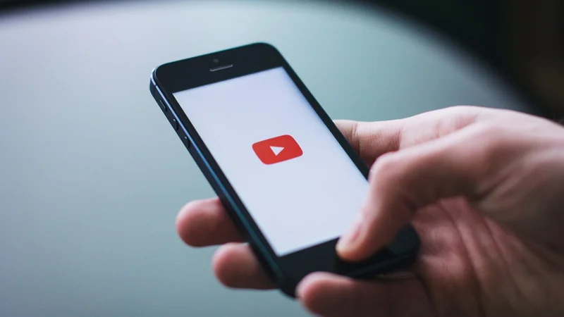 YouTube-tyń kóptildi dýblıaj fýnktsııasy endi barlyq avtorlarǵa qoljetimdi