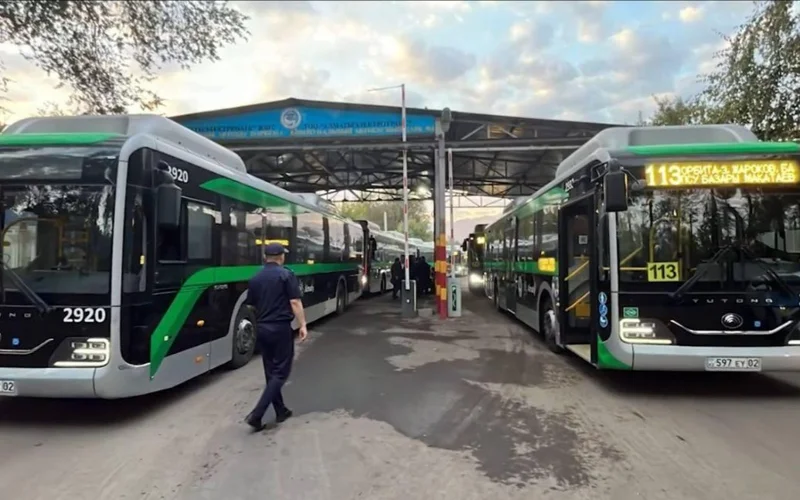 Проверка автопарков Алматы: неисправный автобус выпускали на линию