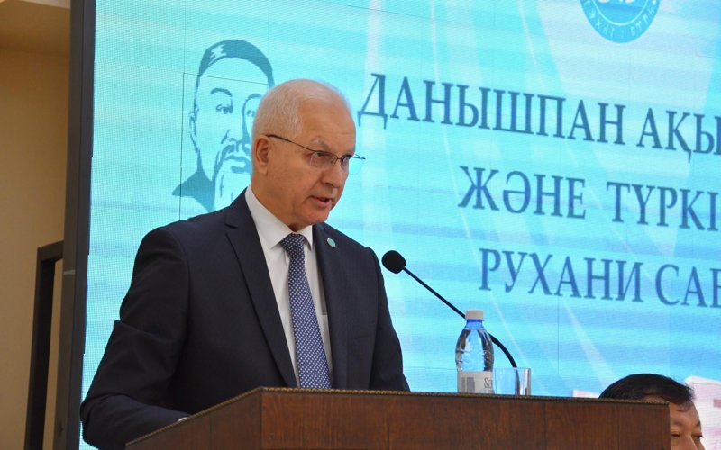 Түркі Академиясының президенті, академик Шаһин Мұстафаев