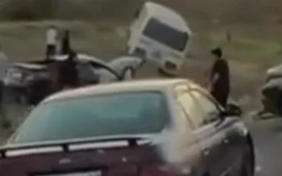 Almaty oblysynda oqýshylar otyrǵan avtobýs jol apatyna ushyrap, eki adam kóz jumdy