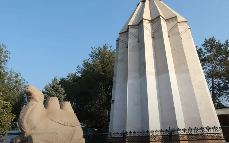 Мемориальный комплекс Райымбек батыра реконструируют в Алматы 