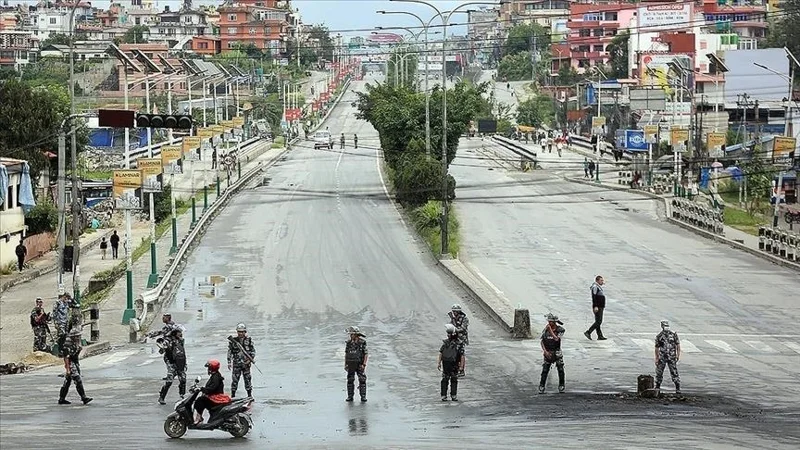 Непал ослабляет ограничения после назначения временного премьера