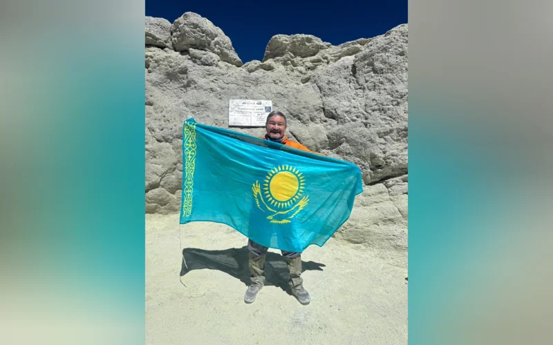 Флаг Казахстана развернули на  Демавенде на высоте 5671 метр