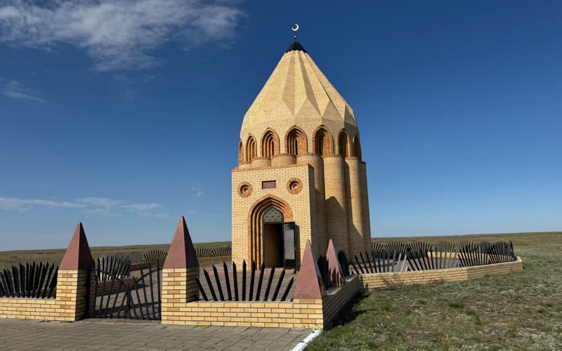 Степь хранит память: мемориальный комплекс Кейкі батыра