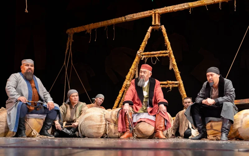 Aımaýytov teatry 36-shy maýsymyn «Jas Abaı» tragedııasymen ashty