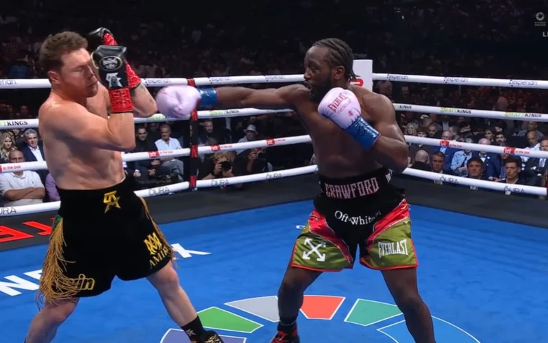 Американский боксер Кроуфорд стал новым чемпионом в суперсреднем весе