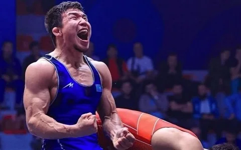 Борец Нуркожа Кайпанов собрал полную коллекцию медалей чемпионатов мира